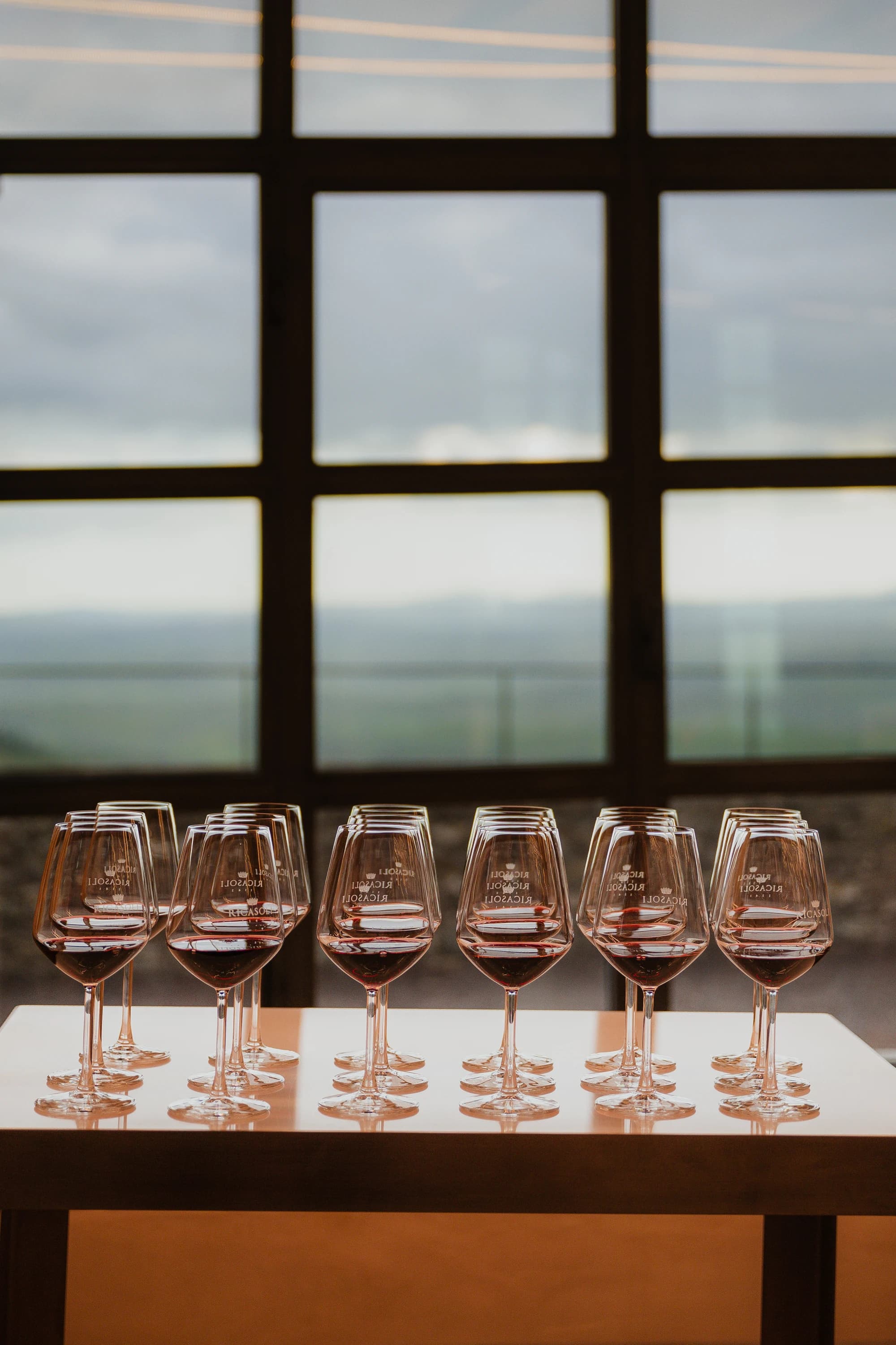 Tour Privato del Brunello con Autista, Due Cantine e Pranzo Toscano