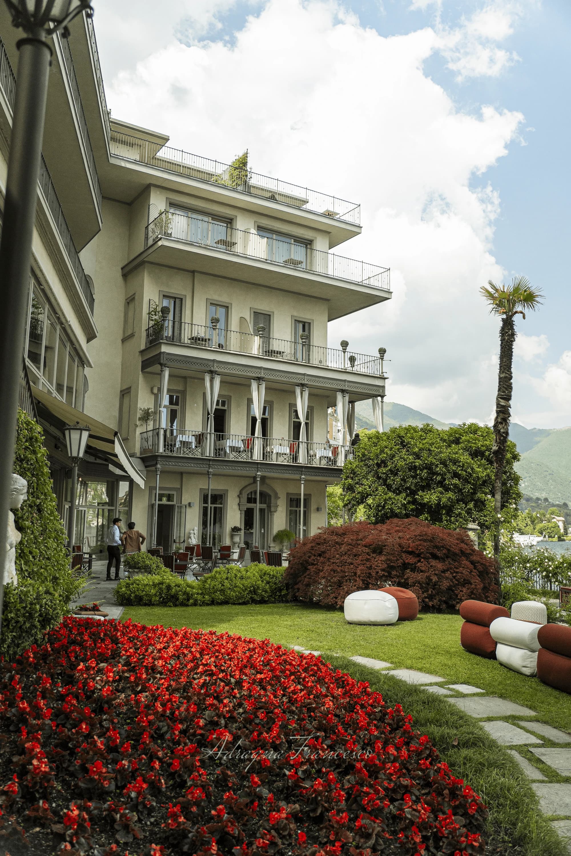 Vintage cars Tour Experience in Lake Como with Lunch