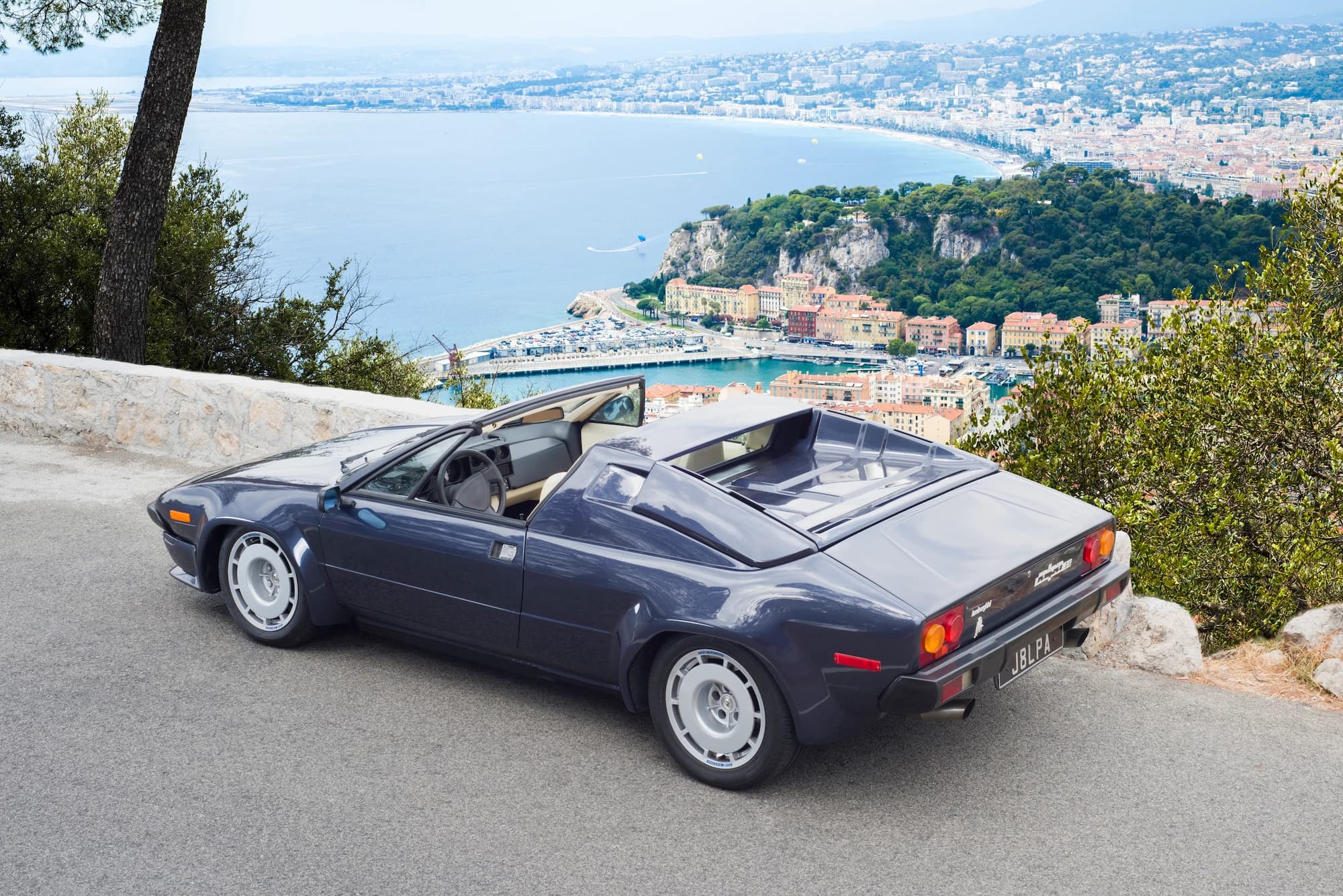 Vintage cars Tour Experience in Lake Como with Lunch