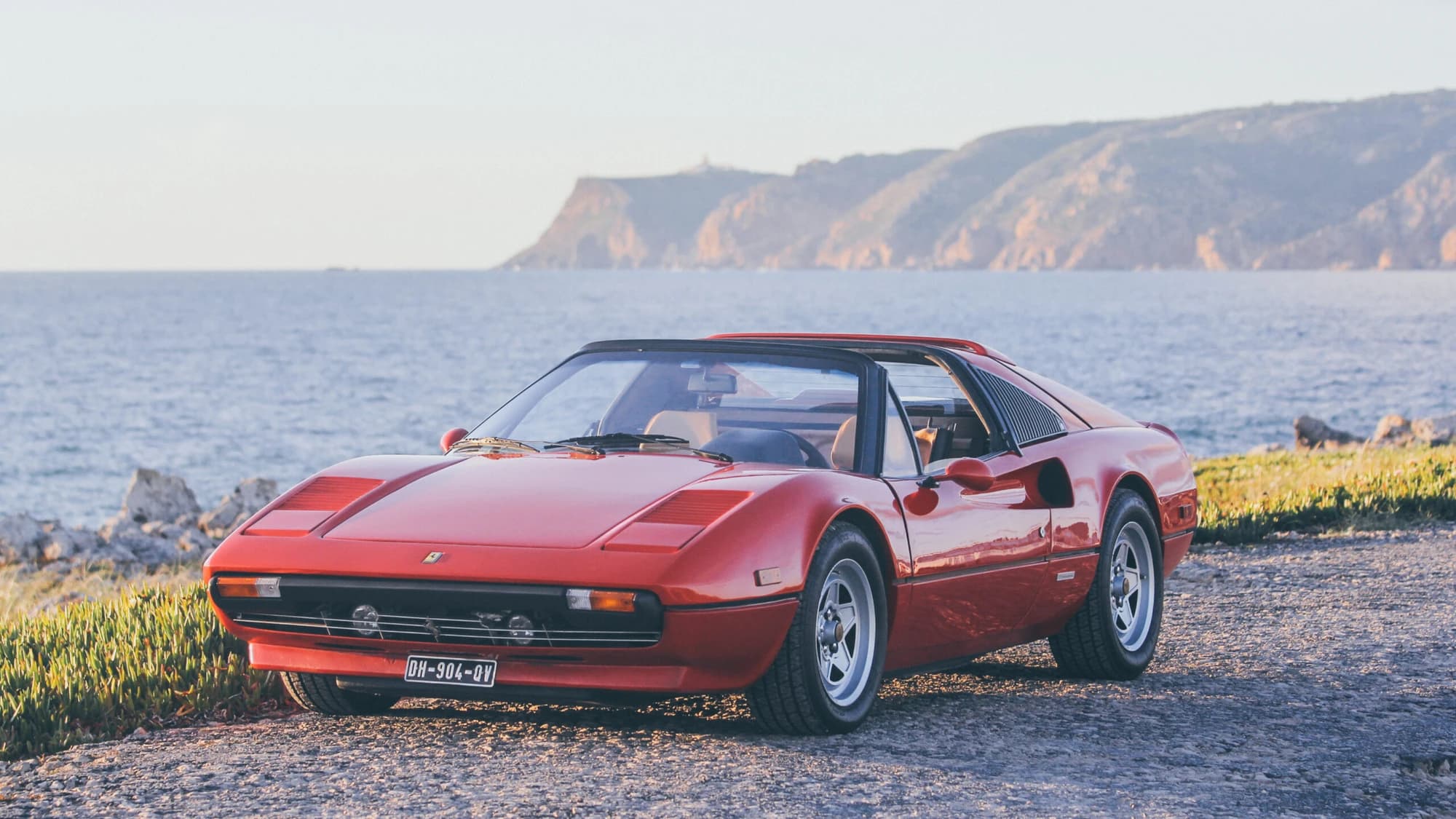 Vintage cars Tour Experience in Lake Como with Lunch