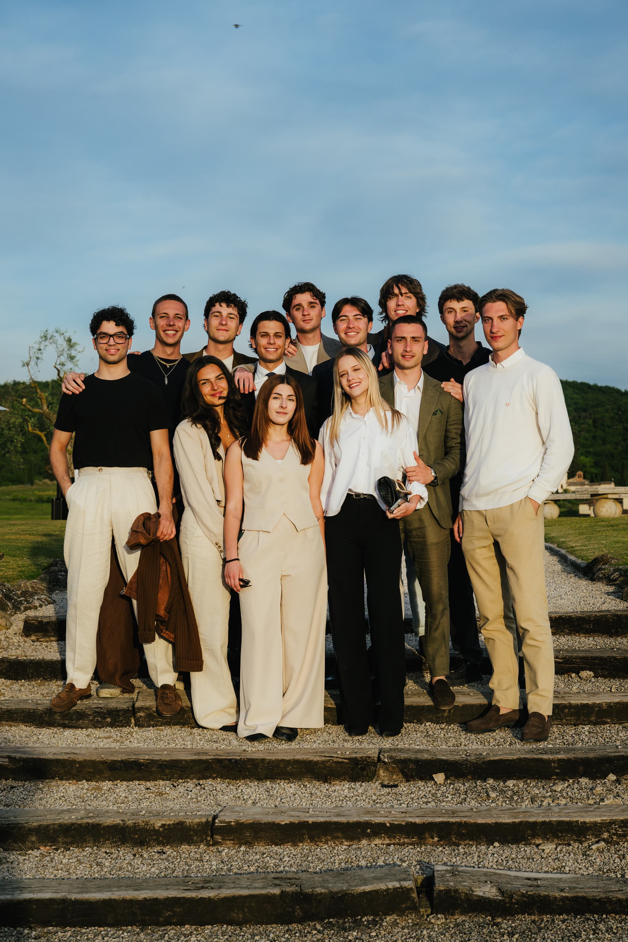 Foto di gruppo degli ospiti sulle scalinate del Castello della Paneretta