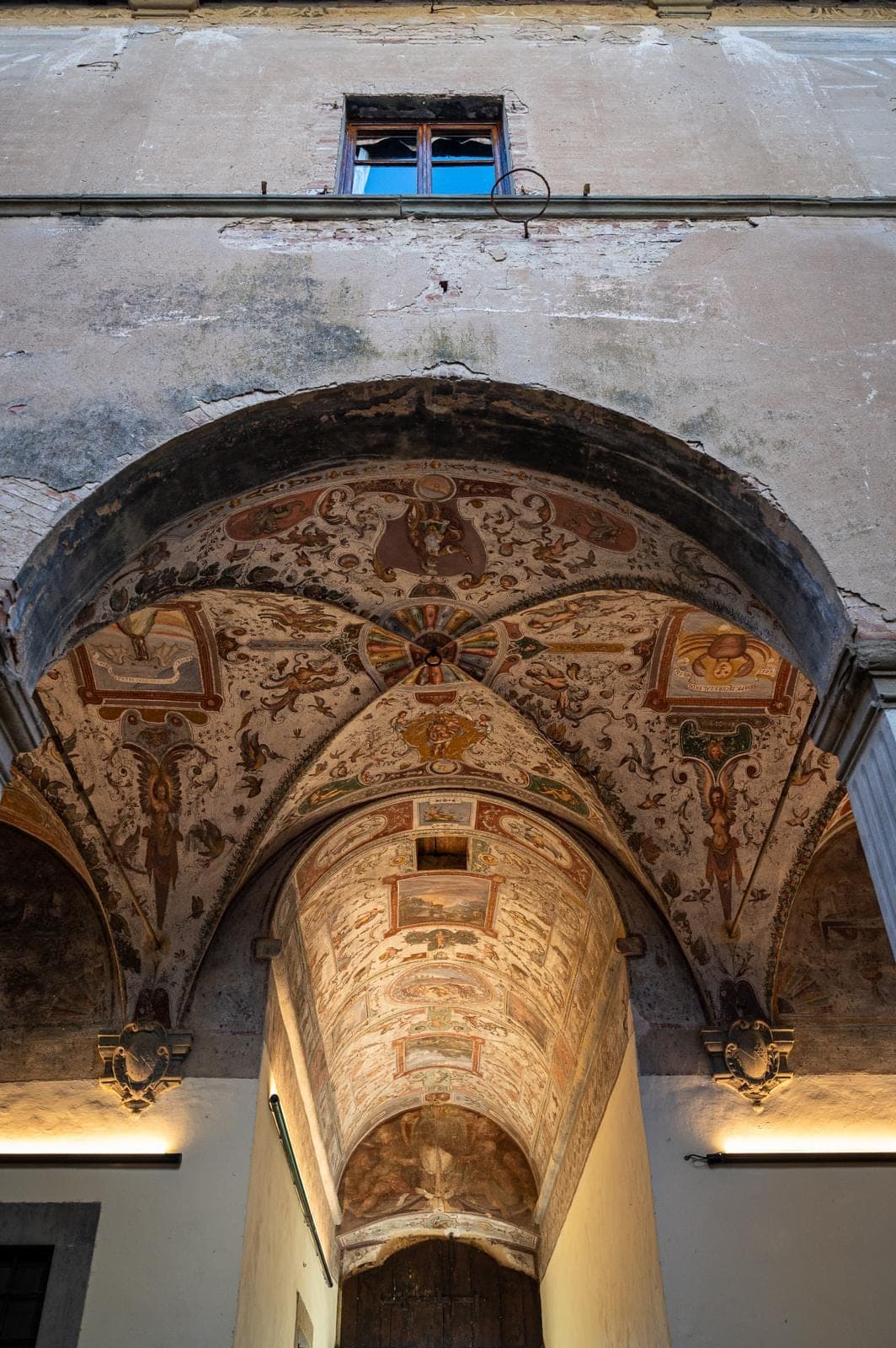 Soffitto affrescato di una sala del Castello della Paneretta