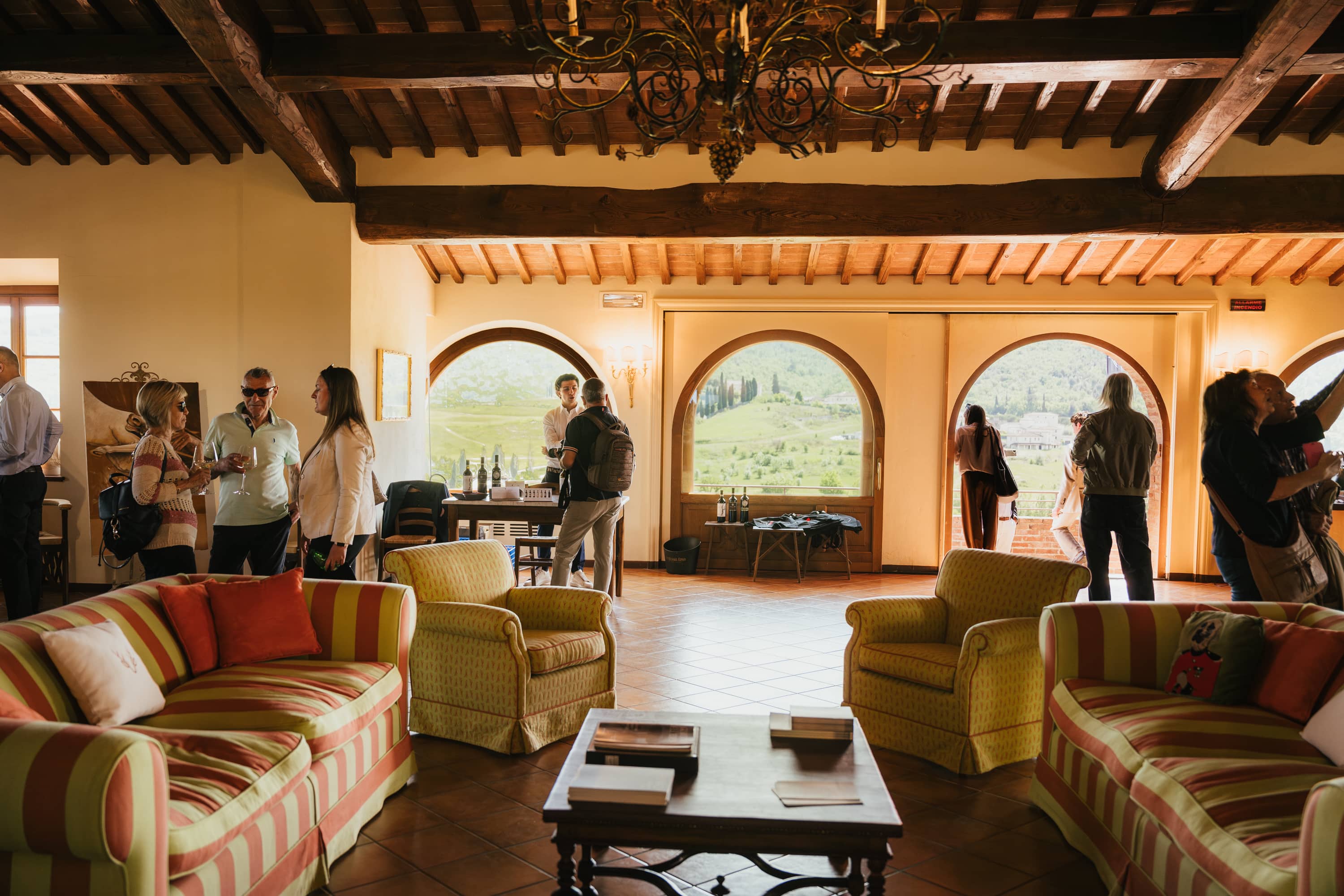 Interno della tenuta del Giardino dell'Eden con vista sulle colline del Chianti