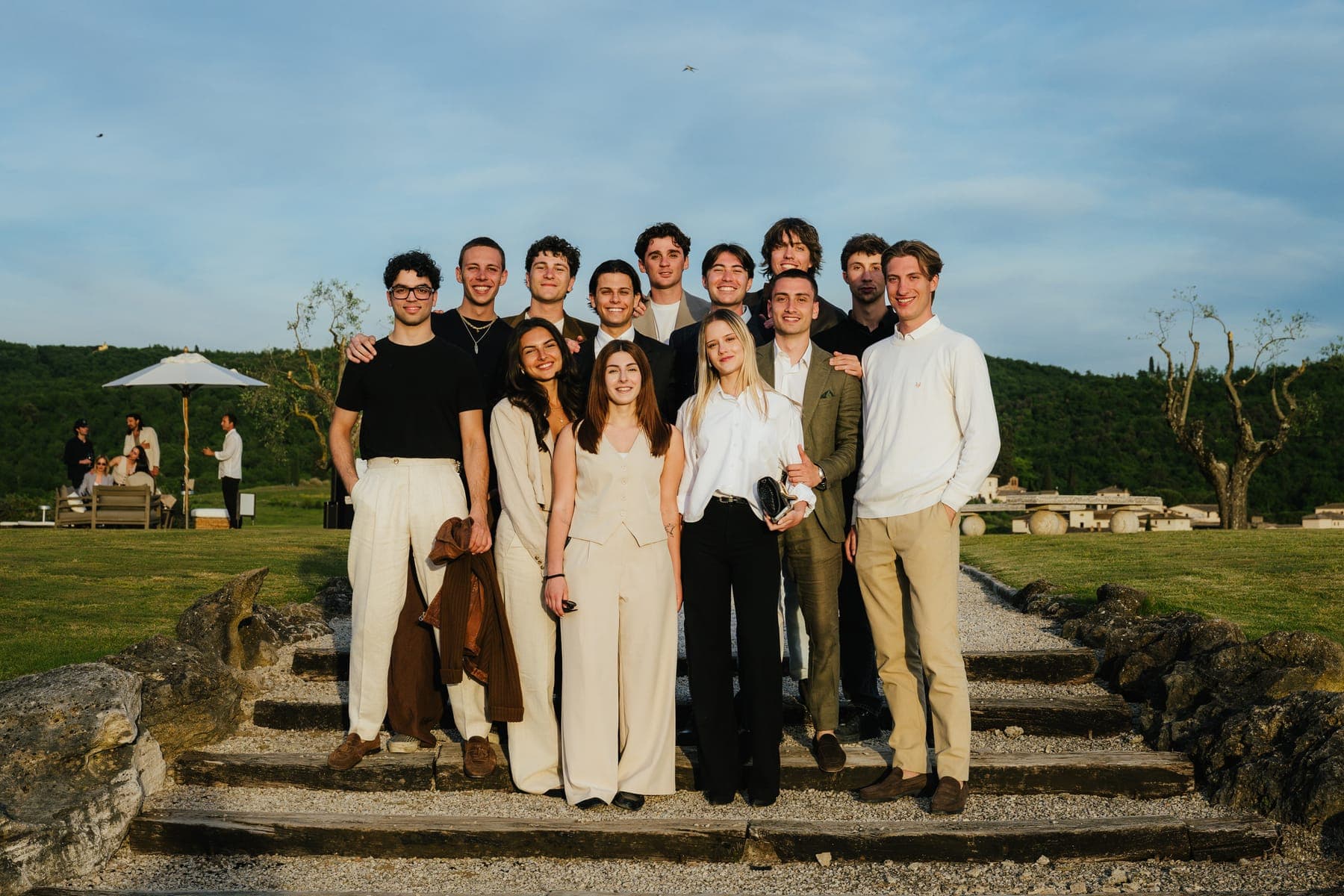 Il team di Rocca d'Italia durante un evento nel Giardino dell'Eden